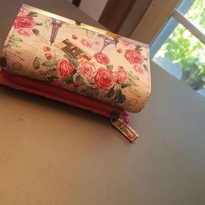 Very beautiful small wallet  .